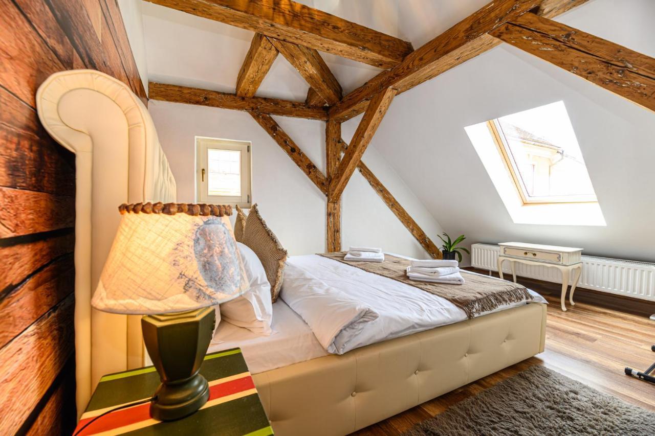 Historical Apartment *