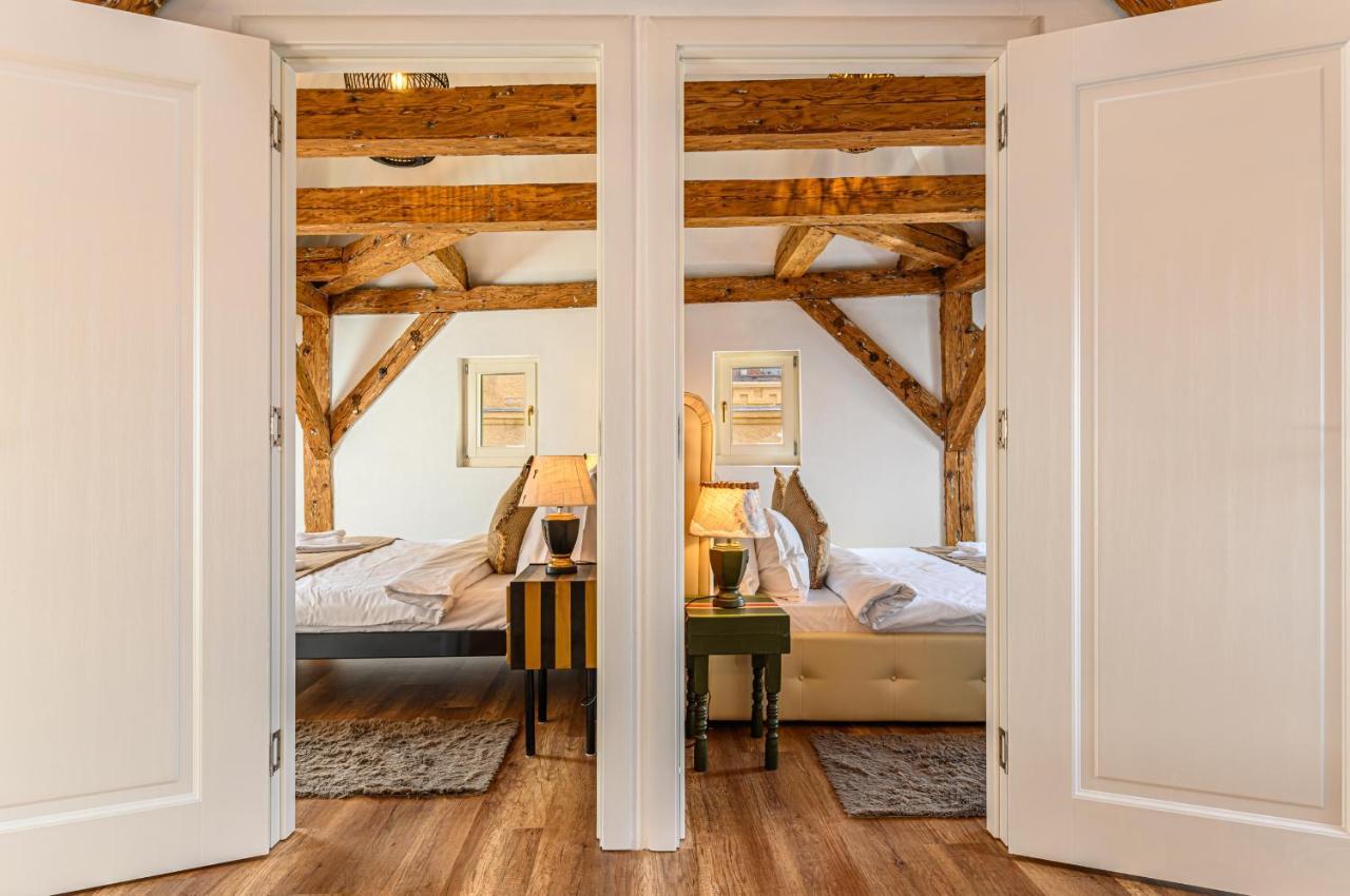 Historical Apartment *